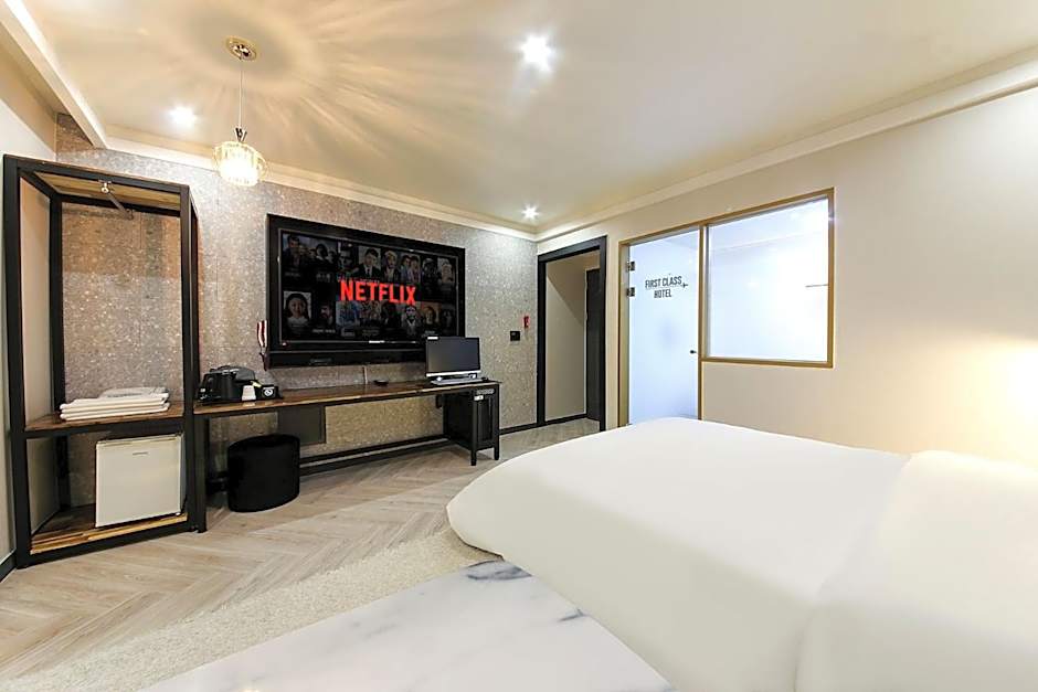 Masan First Class Hotel