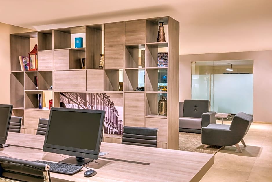 Fiesta Inn Express San Luis Potosí Oriente