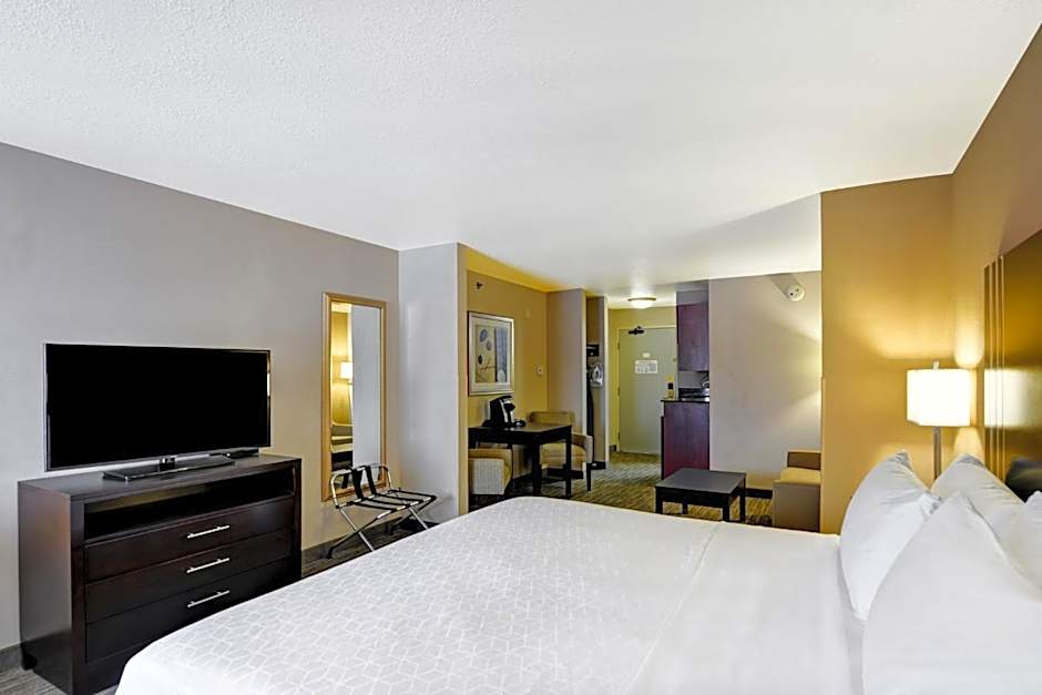 Holiday Inn Express Hotel & Suites Milwaukee-New Berlin By IHG