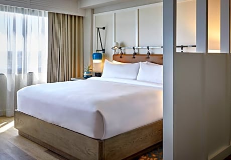 The Strand, Junior Suite, 1 King, Sofa bed