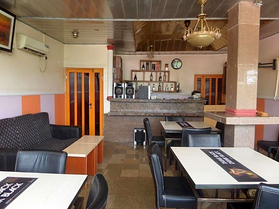 Aneio Hotel