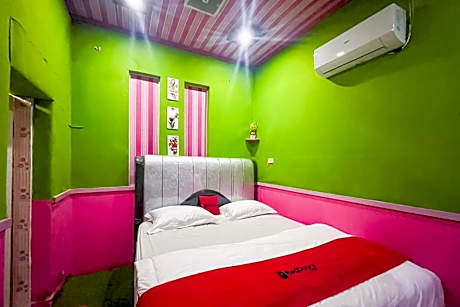 RedDoorz Syariah at Jalan RJ Junjungan Lubis Pandan