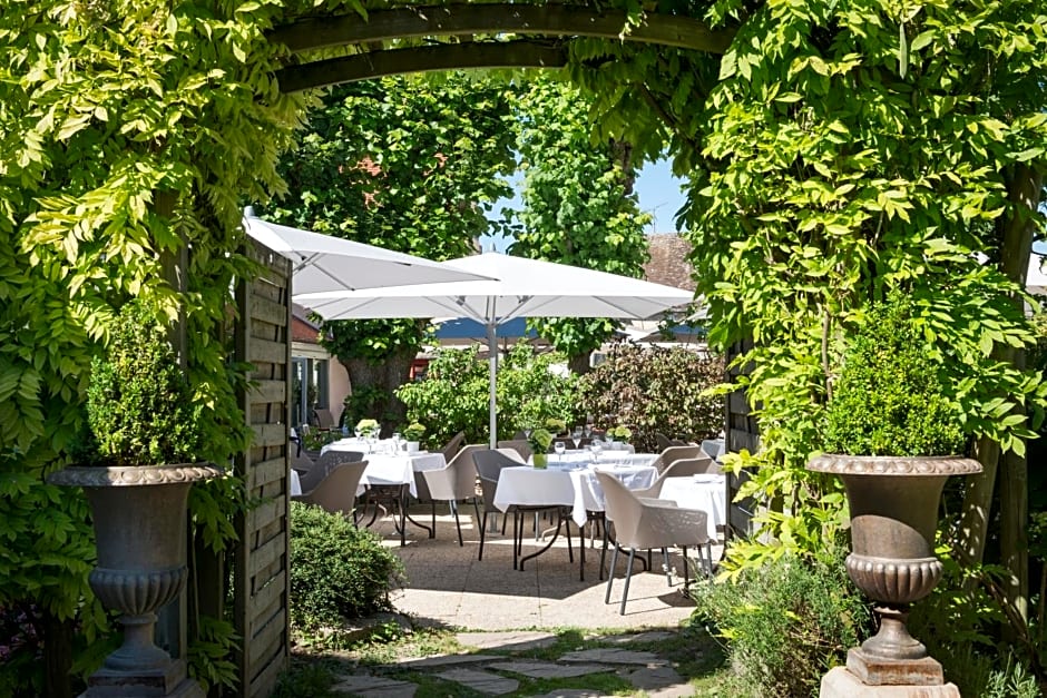 Hotel Aux Vieux Remparts, The Originals Relais (Relais du Silence)