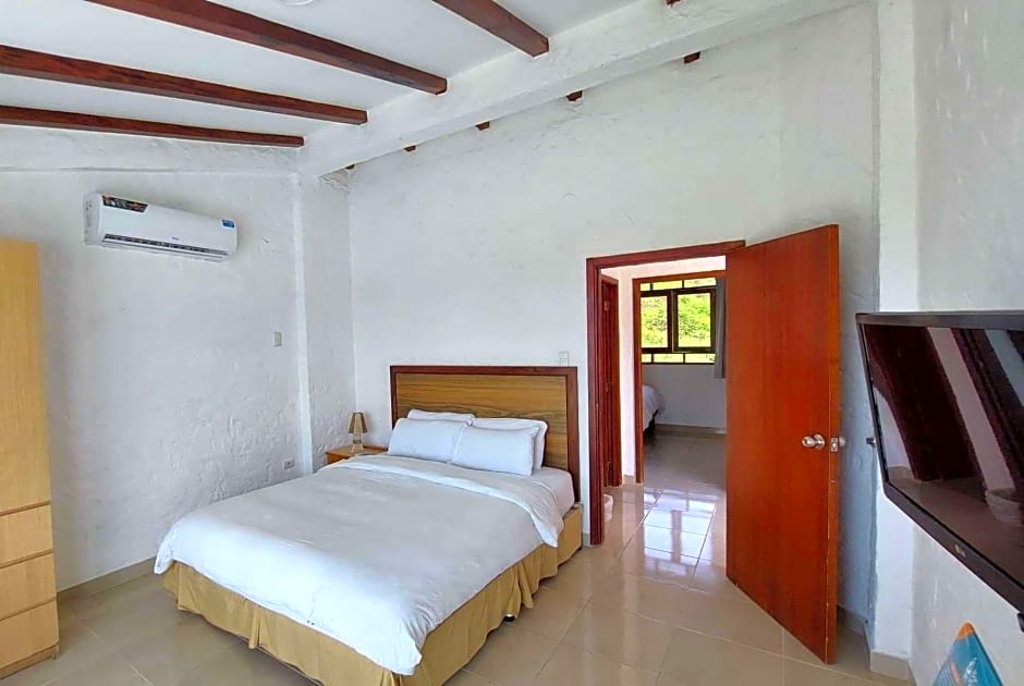 Howard Johnson by Wyndham Montanita