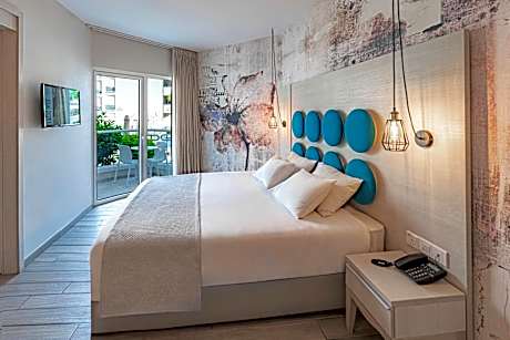 One Bedroom Suite - Pool View