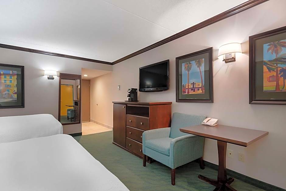 Best Western Plus Port O'Call Hotel