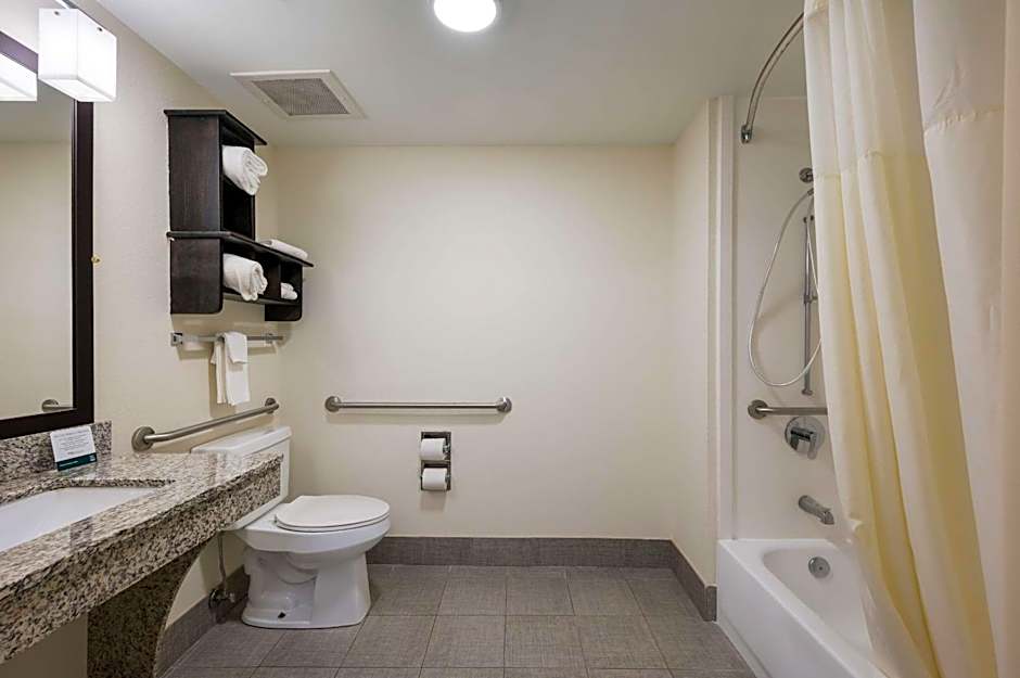 Quality Inn & Suites Huntsville Research Park Area