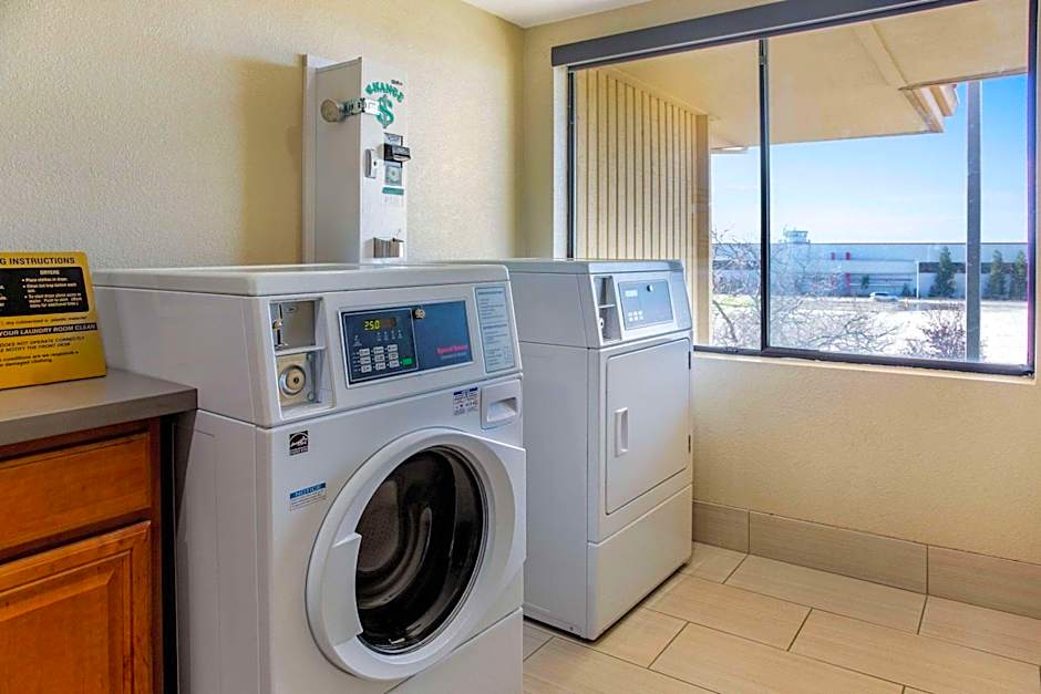 La Quinta Inn & Suites by Wyndham Hayward Oakland Airport
