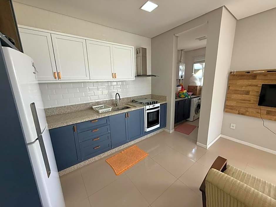 Cód 175 - Apartamento com 2 suítes 400m da Praia de Palmas