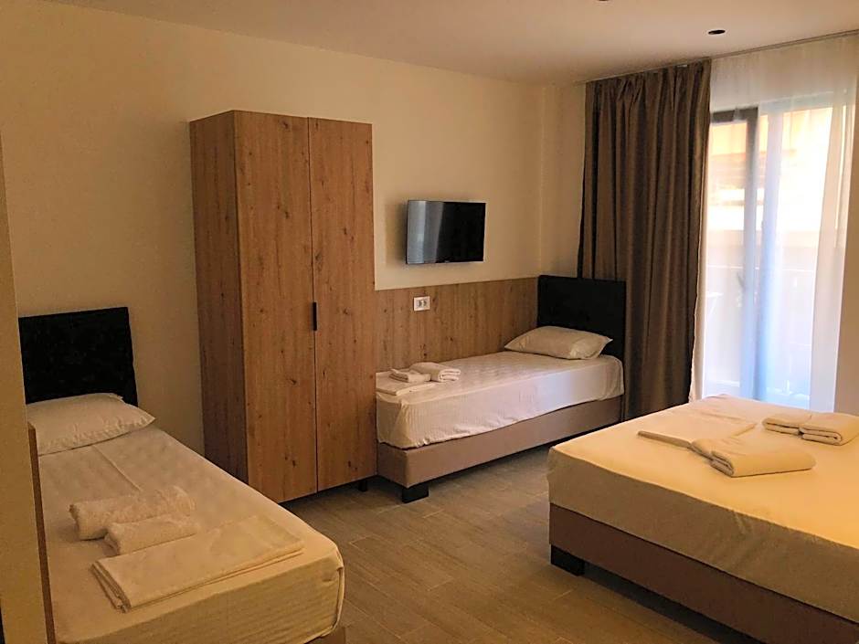 Photo 1 of 5 of Deluxe Studio 1 King Bed