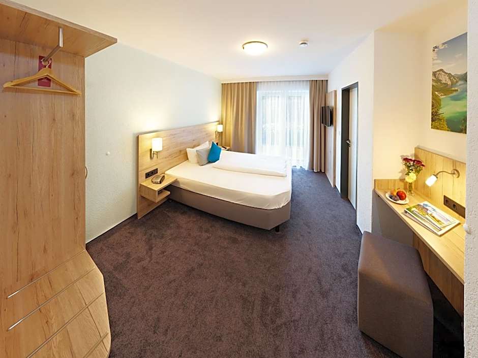 Hotel Hanauerlehen - ruhige & zentrale Top-Lage - mit Schwimmbad, Sauna, Parkplätze & Café - bayerischer Familienbetrieb