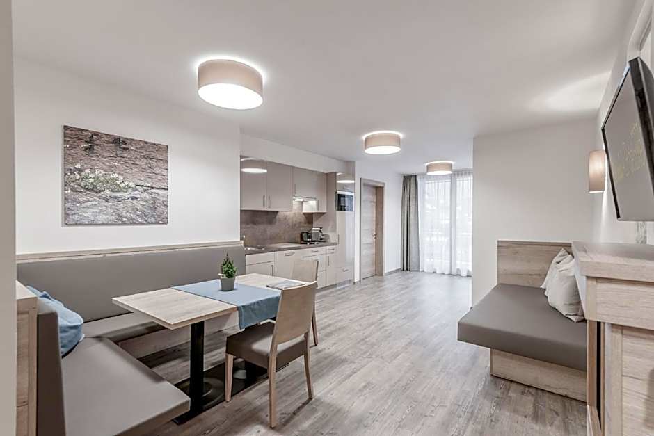 The Deluxe by Regina