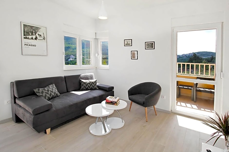 Bacan Family Apartments