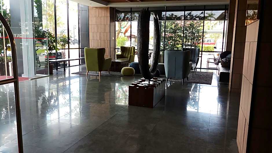 Roxy Hotel & Apartments