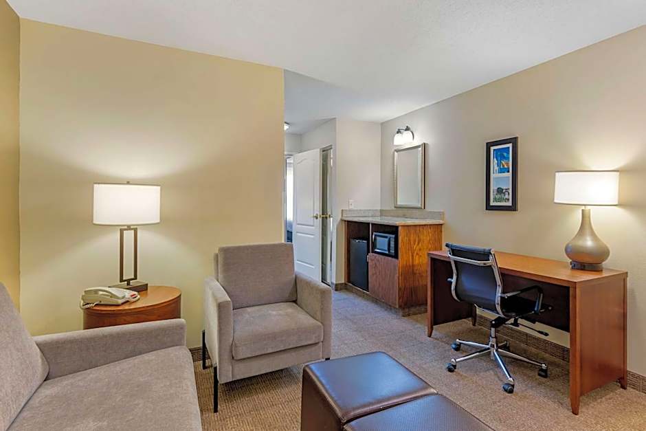 Comfort Inn & Suites Dover near Speedway