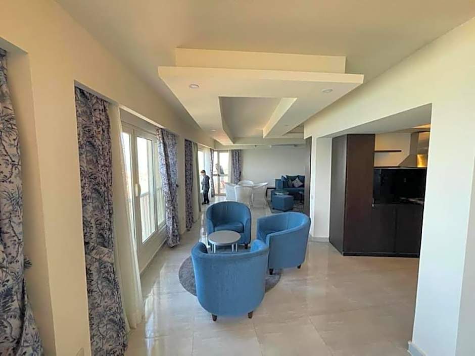 Amazing sea view Penthouse Apartment in Pyramids Porto El-Sokhna