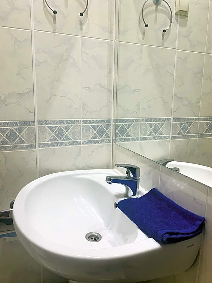 NB hotel with free parking