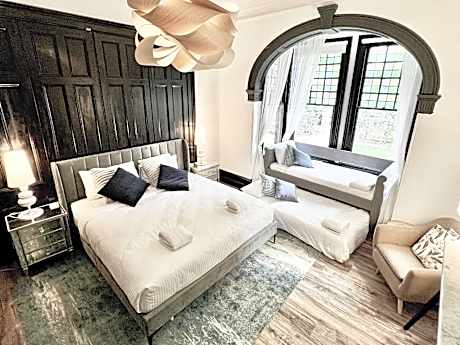 Family Room with External Bathroom