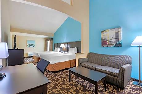 Large Queen Room with Two Queen Beds and Sofa Bed - Non-Smoking