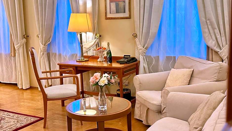 FLEUR DE LIS HOTEL