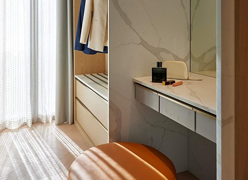 Lanson Place Parliament Gardens