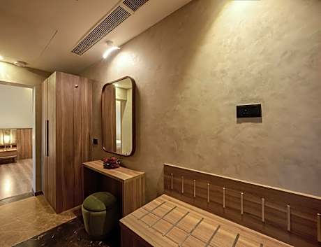 Flora Suite with complimentary airport transfers