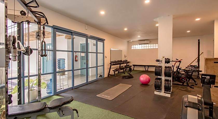 Seaesta Komodo Hostel & Hotel