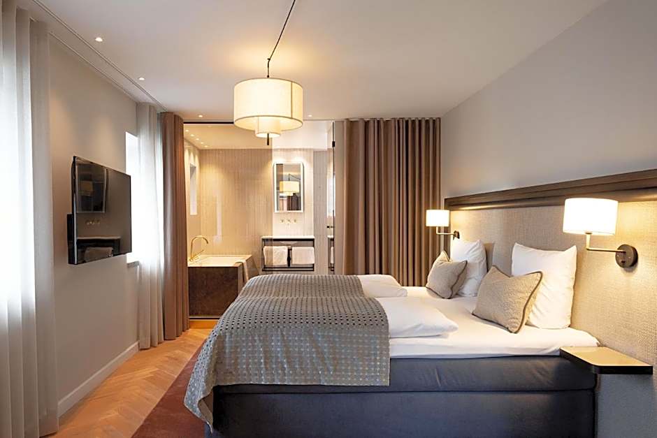 Ascot Hotel