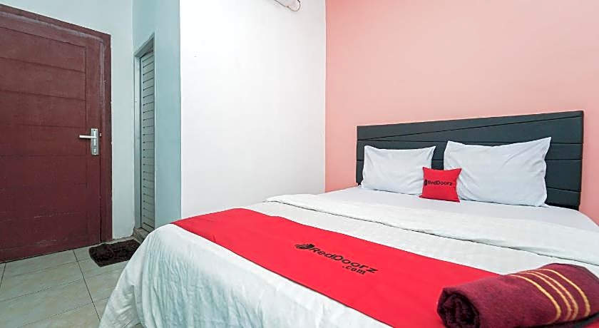 RedDoorz near Universitas YARSI