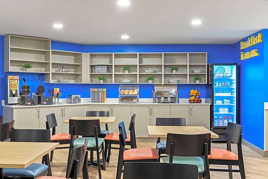 Days Inn by Wyndham Steinbach