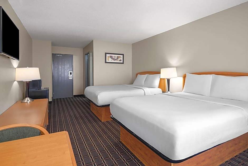 Travelodge by Wyndham Fargo West Acres