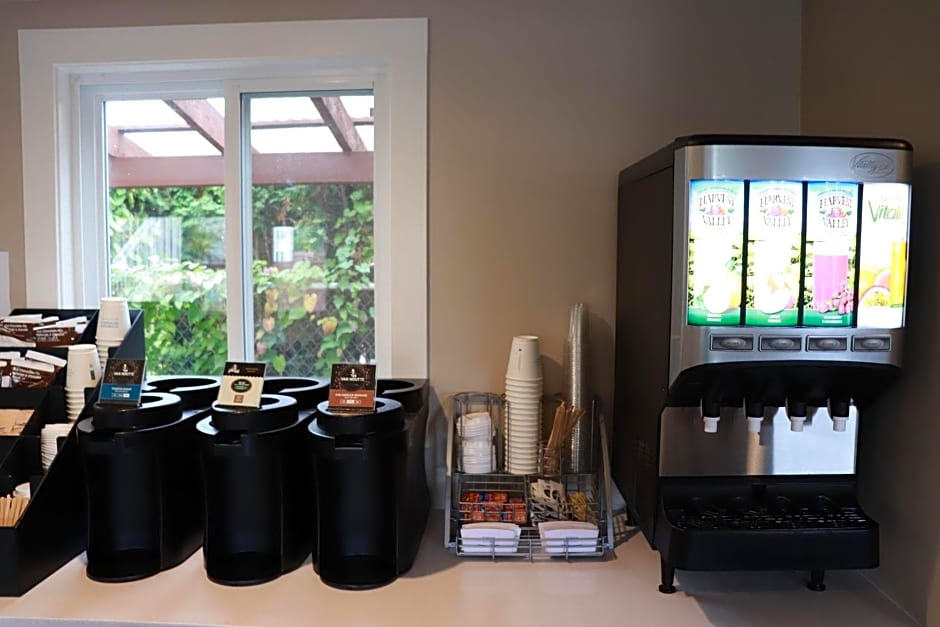 Super 8 by Wyndham Courtenay