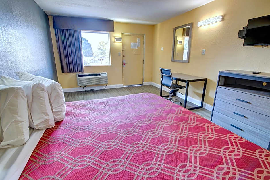 Econo Lodge at Military Circle