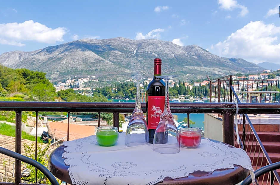 Apartments & Rooms Mihajica