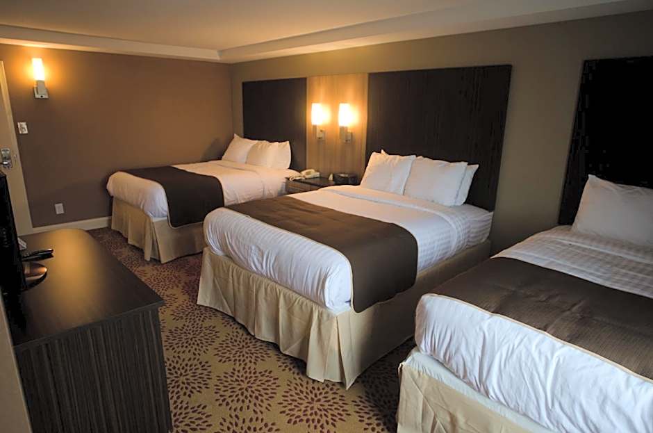 Aashram Hotel by Niagara River