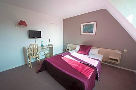 Triple Room with Three Single Beds