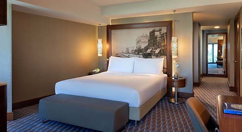 Renaissance by Marriott Izmir Hotel