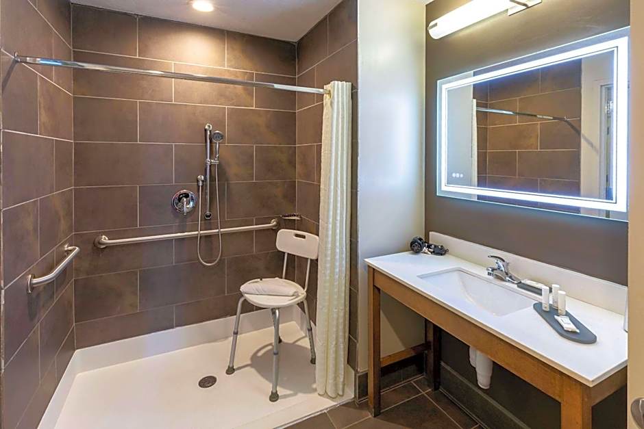 La Quinta Inn & Suites by Wyndham Tulsa Downtown - Route 66