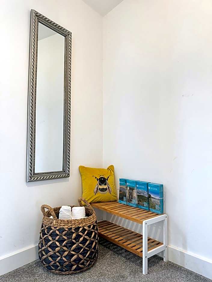 The Courtyard, 4 - Bed, Sleeps 6, Pets Welcome