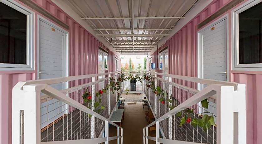 RedDoorz near Universitas Advent Indonesia