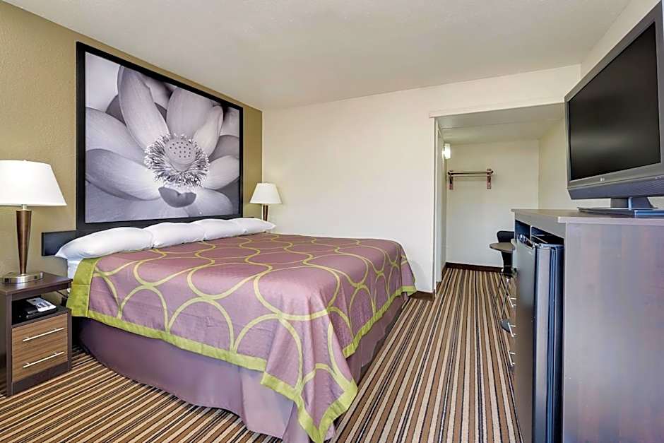 Photo 1 of 3 of 1 King Bed, Accessible