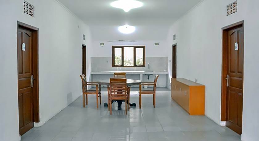 Bumi Ciboled Mitra RedDoorz near Gerbang Tol Pamulihan