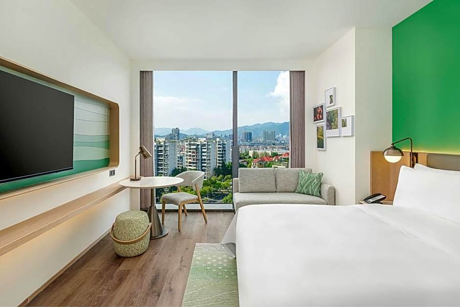 Foto 1 di 7 di Superior 1 King Bed Guestroom, Mountain View