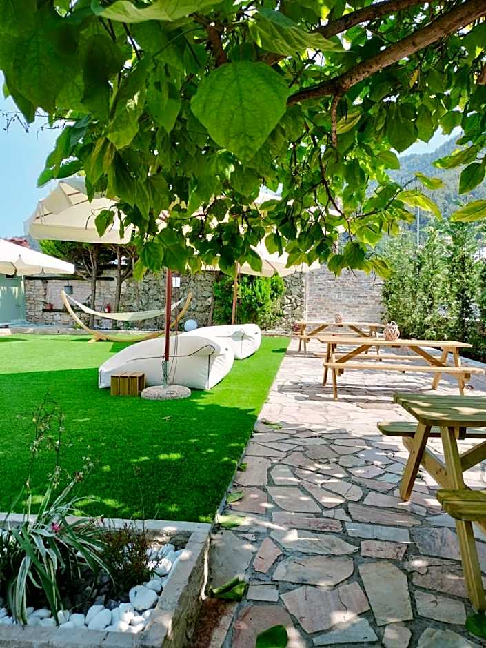 Anassa Deluxe Apartments & Studios