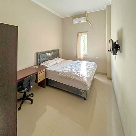 Queen Belt Mitra Reddoorz