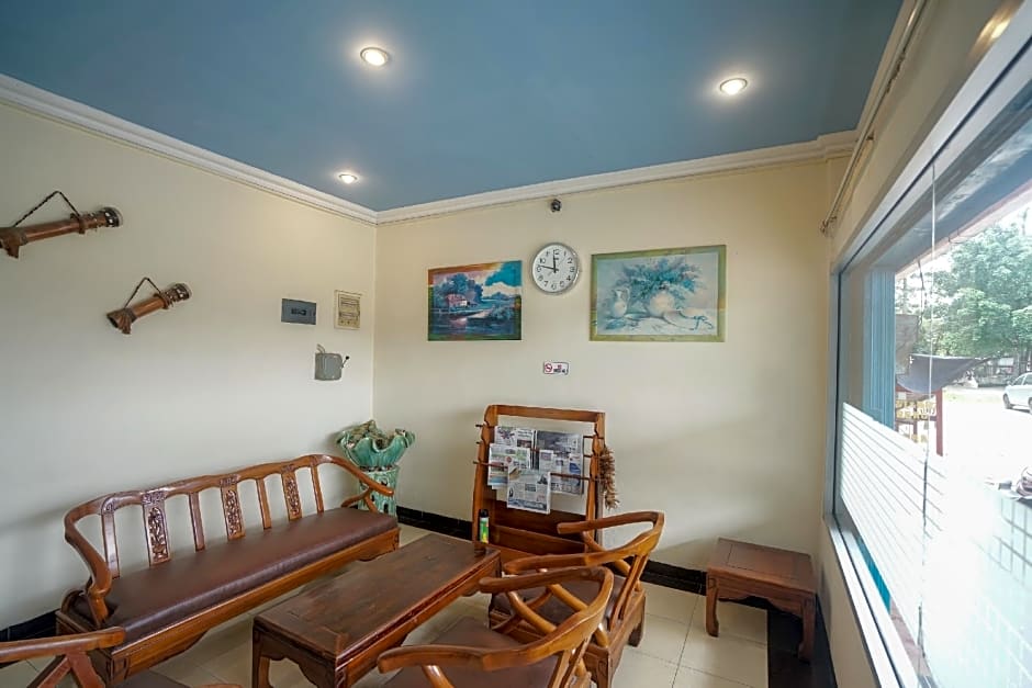 OYO 448 Hotel Central