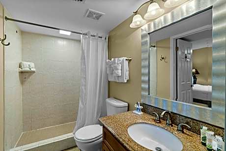 Standard One-Bedroom Suite with Partial Ocean View