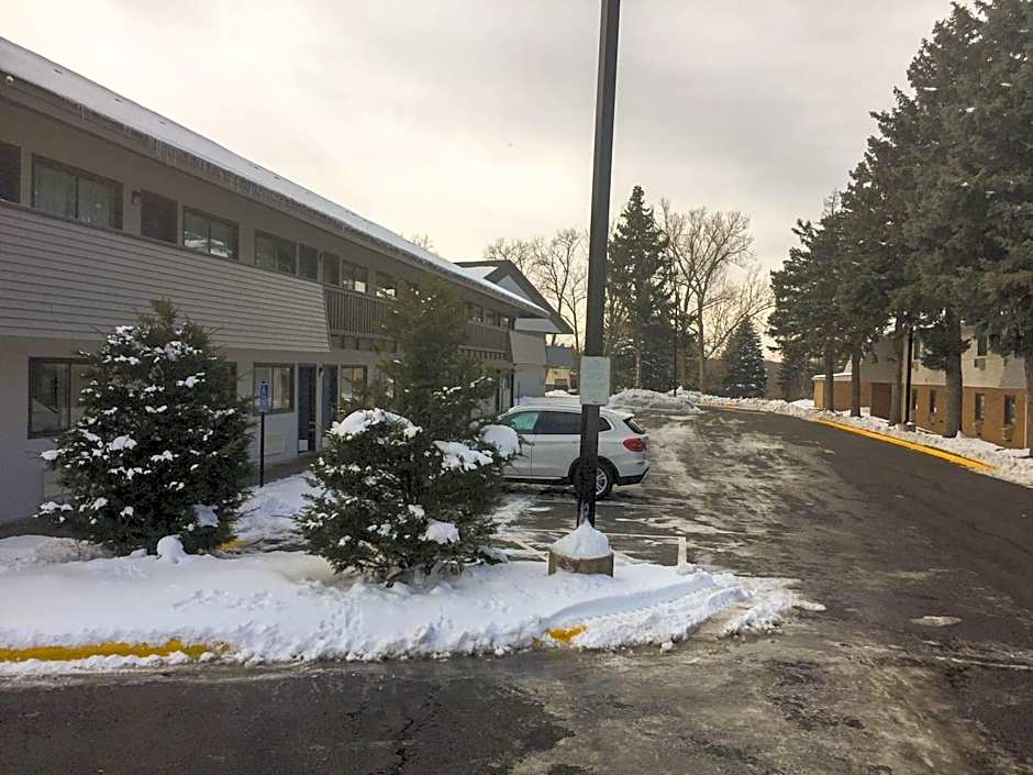 Motel 6-Burnsville, MN