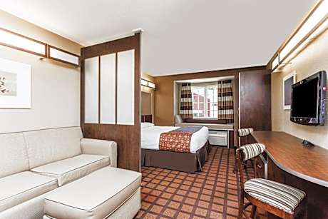 King Suite - Non-Smoking