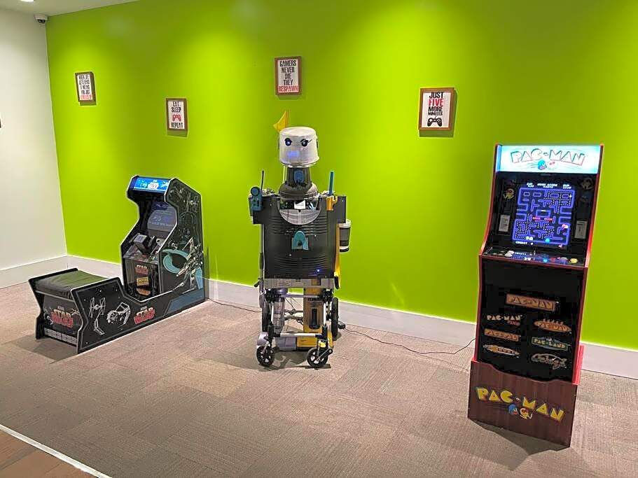 Newly Room in cozy hotel with Super location to the Parks